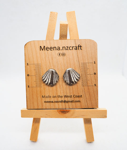 Fantail Tail (Pīwakawaka) Wooden Rimu Stud Earrings