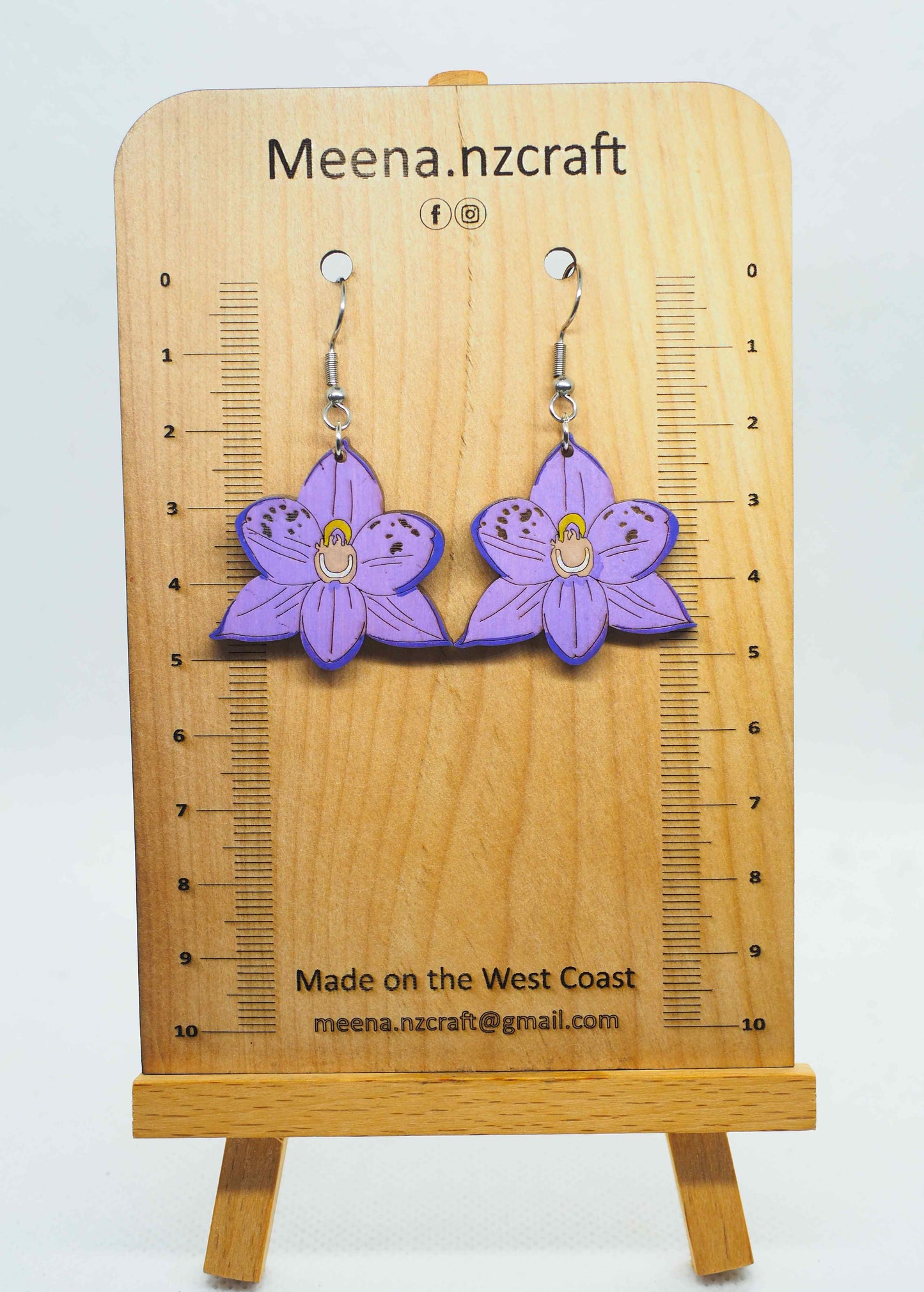 Sun orchid (Mäikaika) Wooden Rimu Earrings